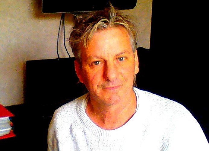 Francis Denis prépare son projet musical Alcaline